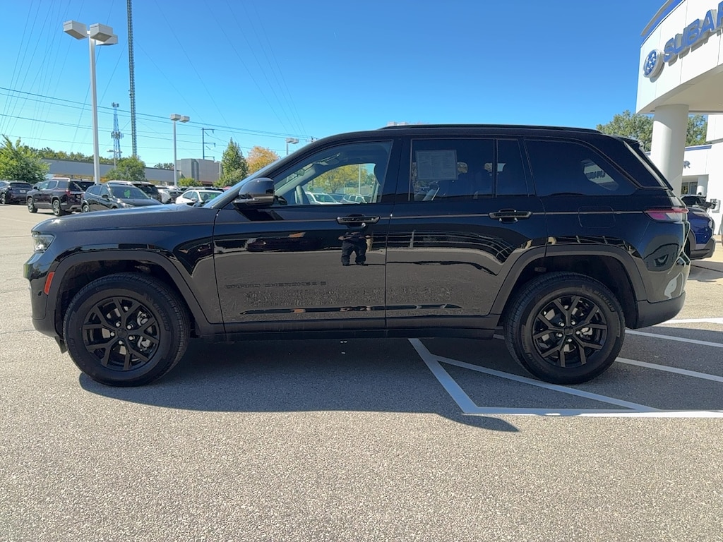 Used 2025 Jeep Grand Cherokee Altitude X 4x4 SUV