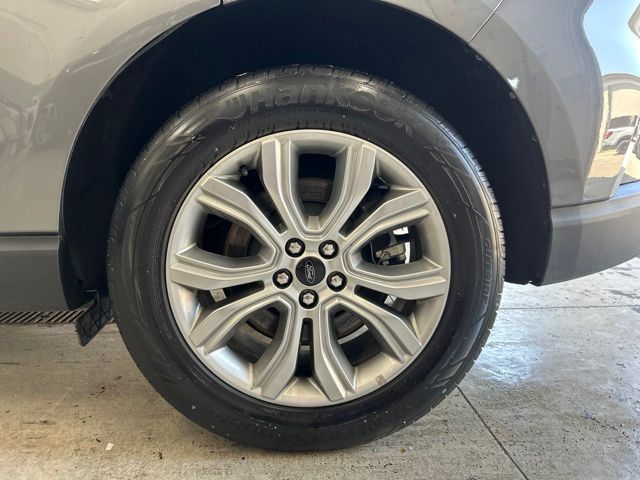 2024 Ford Edge Titanium - Photo 9