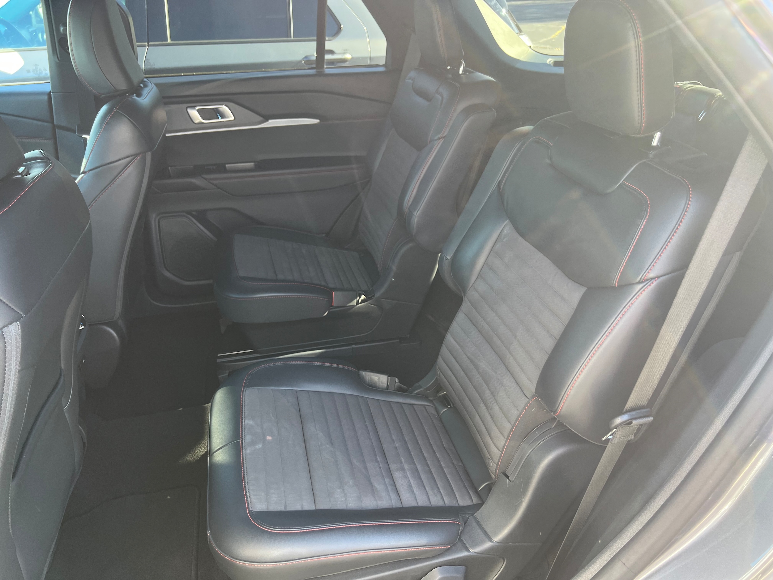 2025 Ford Explorer ST-LINE - Photo 14