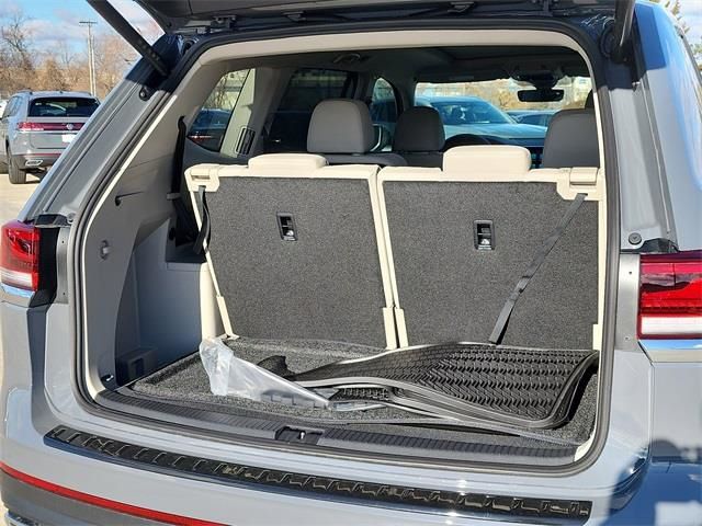 2026 Volkswagen Atlas SE w/Tech - Photo 6