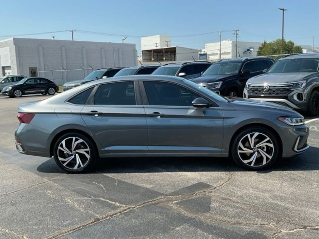 New 2027 Volkswagen Jetta 1.5T SEL Sedan