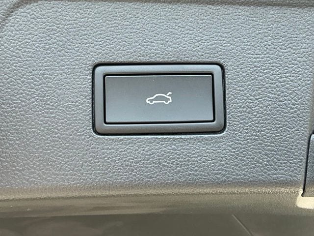 2026 Volkswagen Atlas SE w/Tech - Photo 18