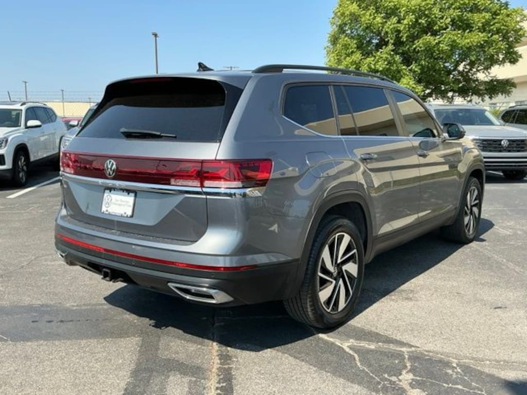 Used 2024 Volkswagen Atlas 2.0T SE w/Technology SUV