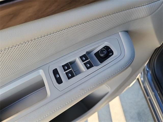 2026 Volkswagen Atlas SE w/Tech - Photo 11