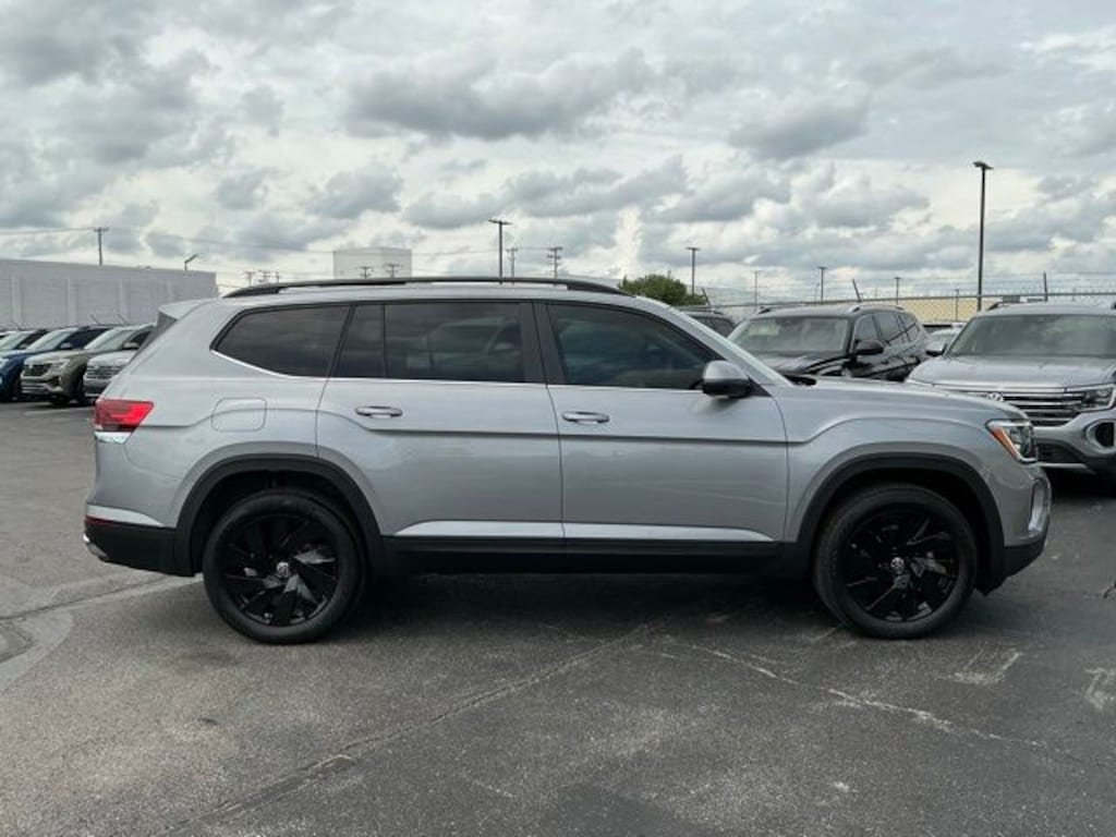 New 2026 Volkswagen Atlas SE w/Technology SUV