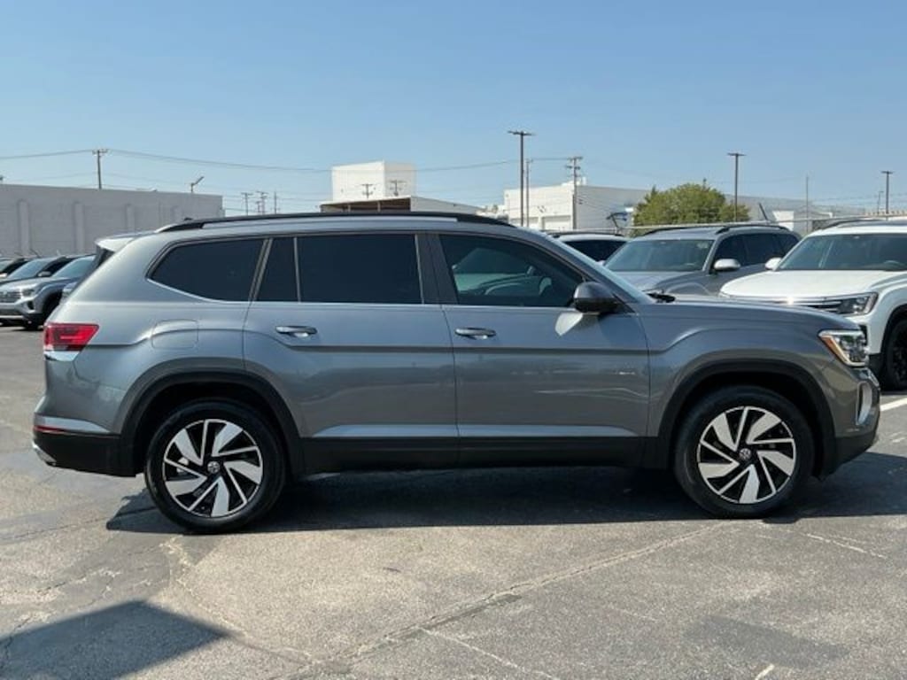 Used 2024 Volkswagen Atlas 2.0T SE w/Technology SUV