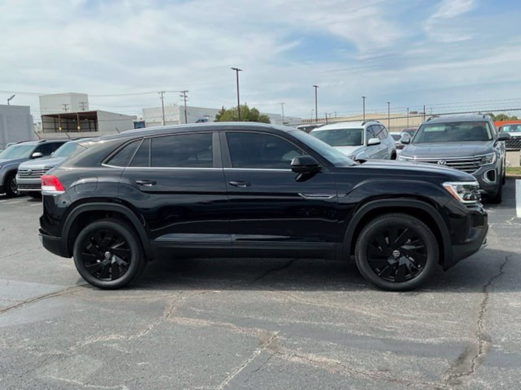 New 2026 Volkswagen Atlas Cross Sport SE w/Technology SUV