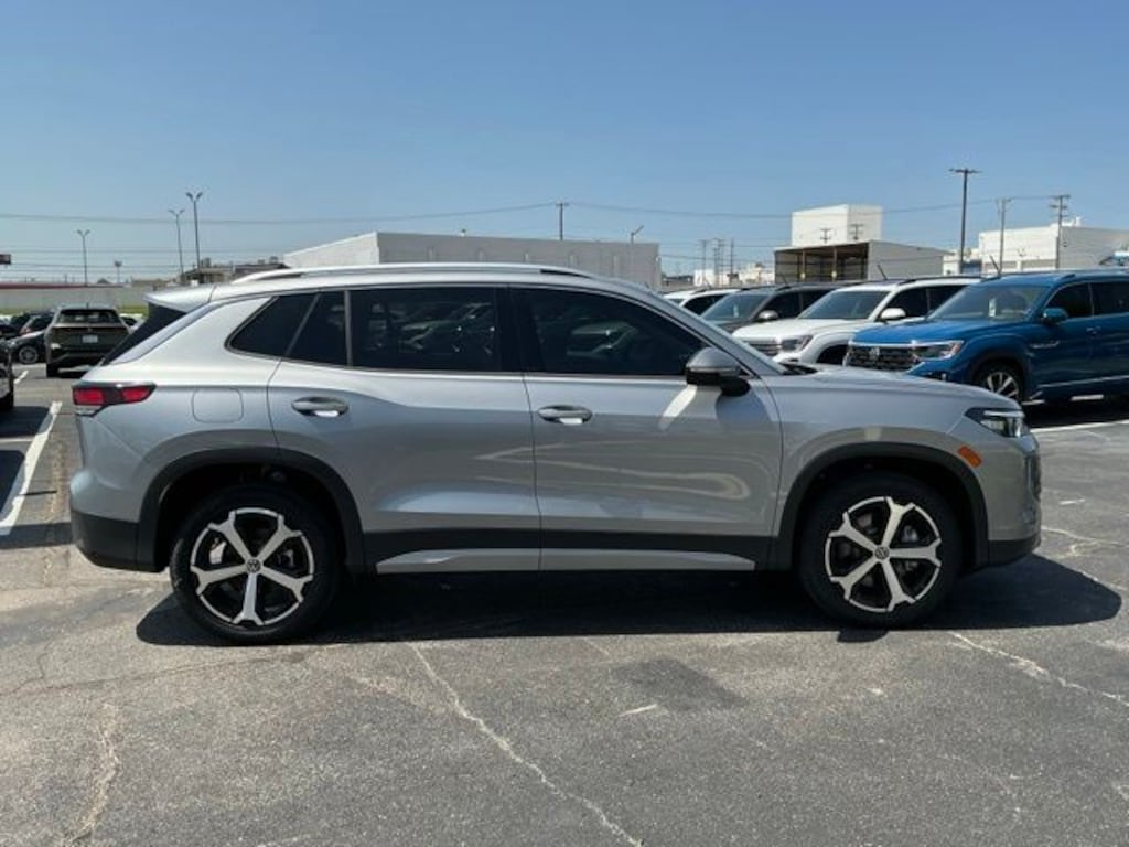New 2026 Volkswagen Tiguan SE SUV