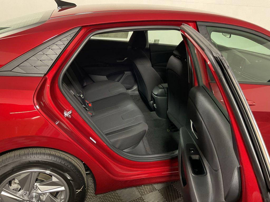 2025 Hyundai Elantra SE - Photo 34