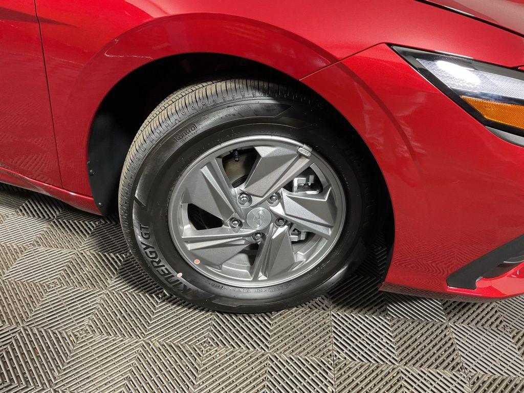 2025 Hyundai Elantra SE - Photo 38