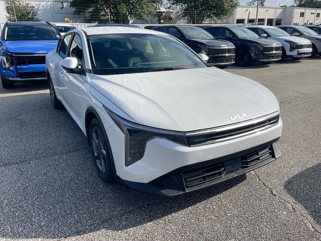 New 2026 Kia K4 LXS Sedan
