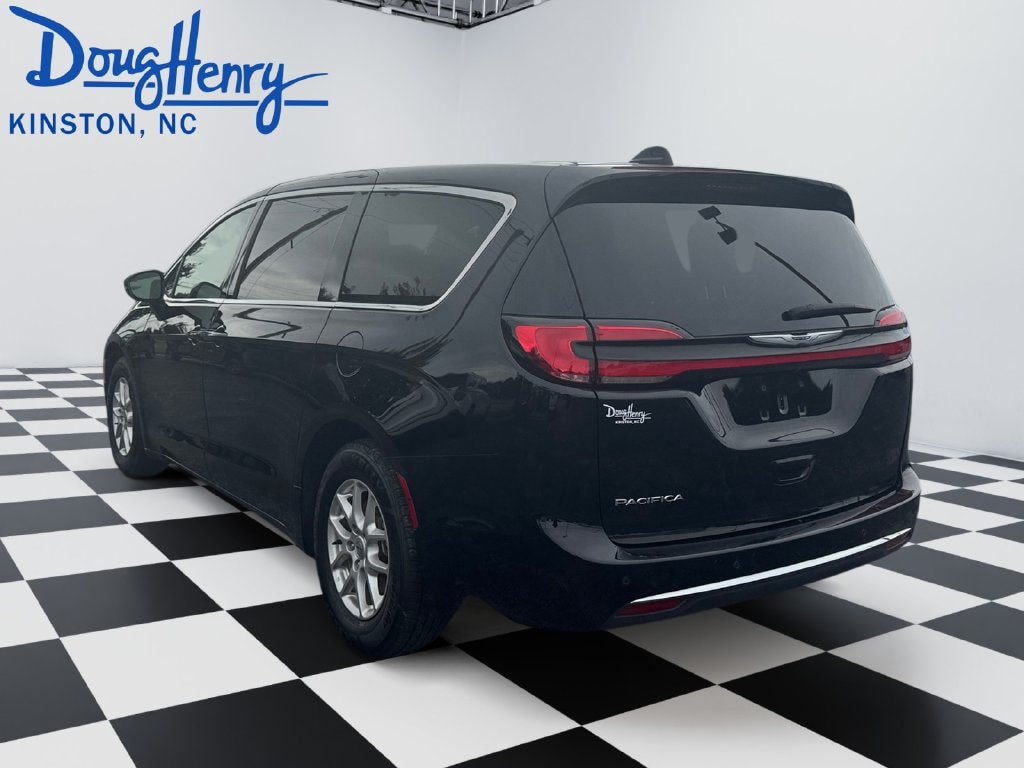 Used 2025 Chrysler Pacifica Select Minivan/Van