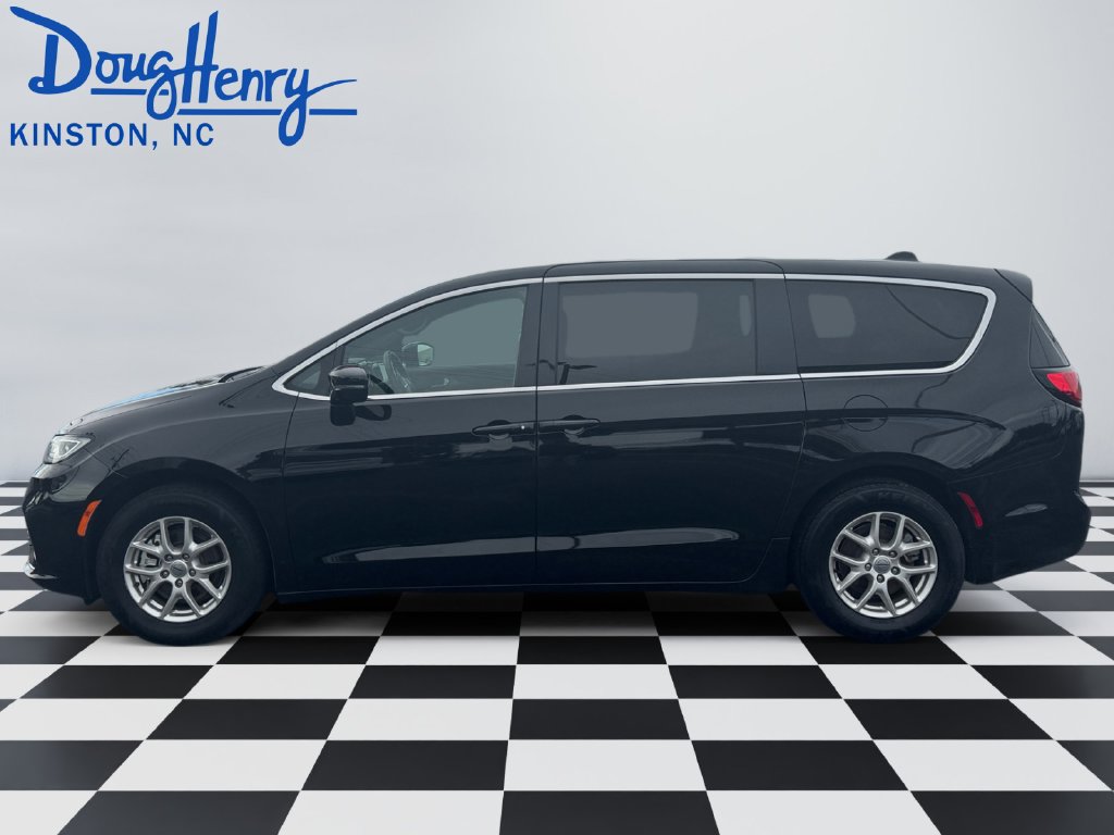 Used 2025 Chrysler Pacifica Select Minivan/Van