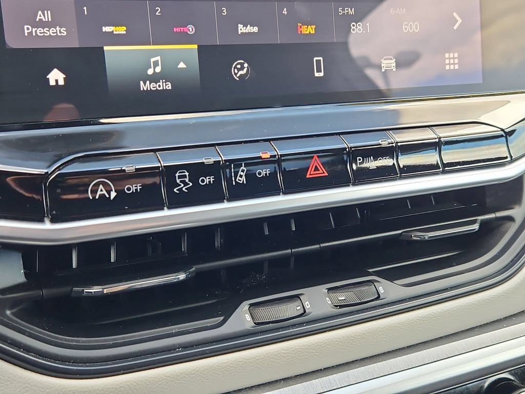 2025 Jeep Compass Limited - Photo 16