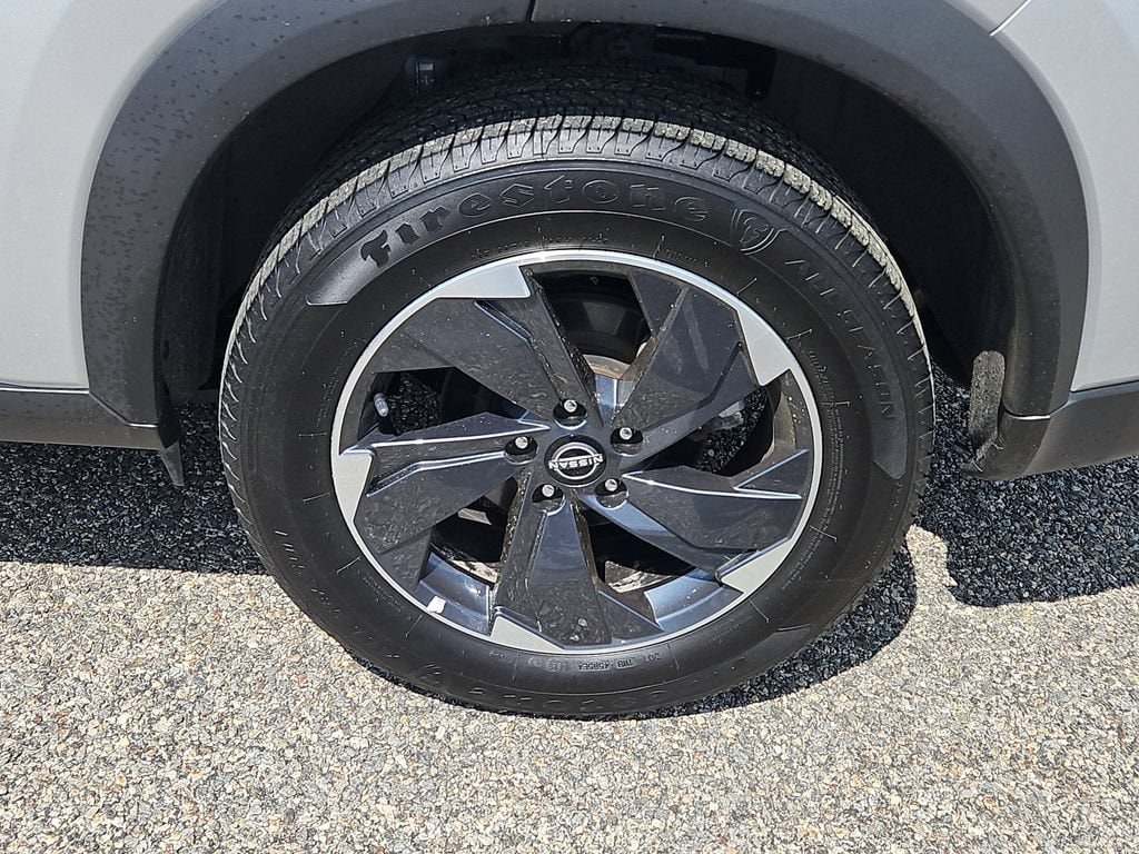 2025 Nissan Rogue SV - Photo 8