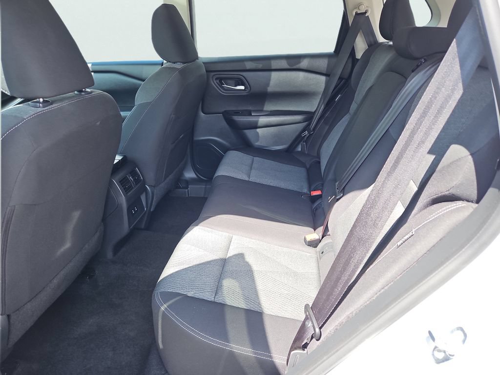 2025 Nissan Rogue SV - Photo 31