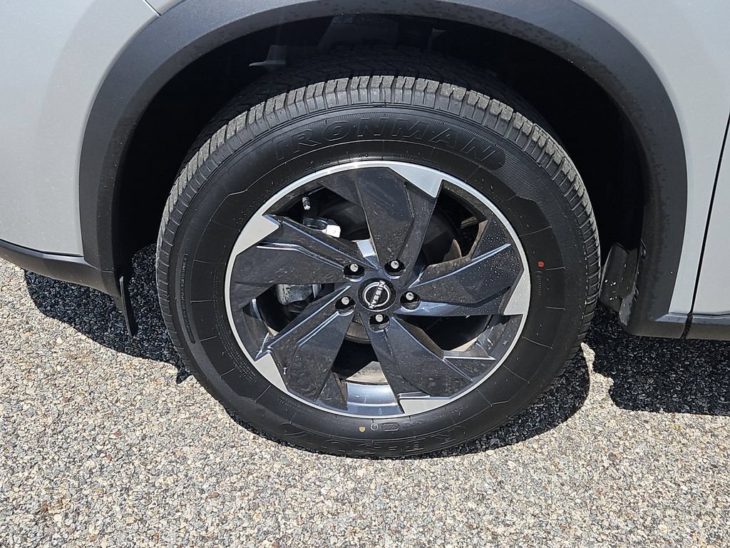2025 Nissan Rogue SV - Photo 7