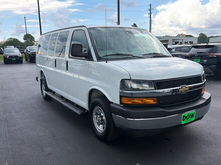 2025 Chevrolet Express Passenger 1LT Van