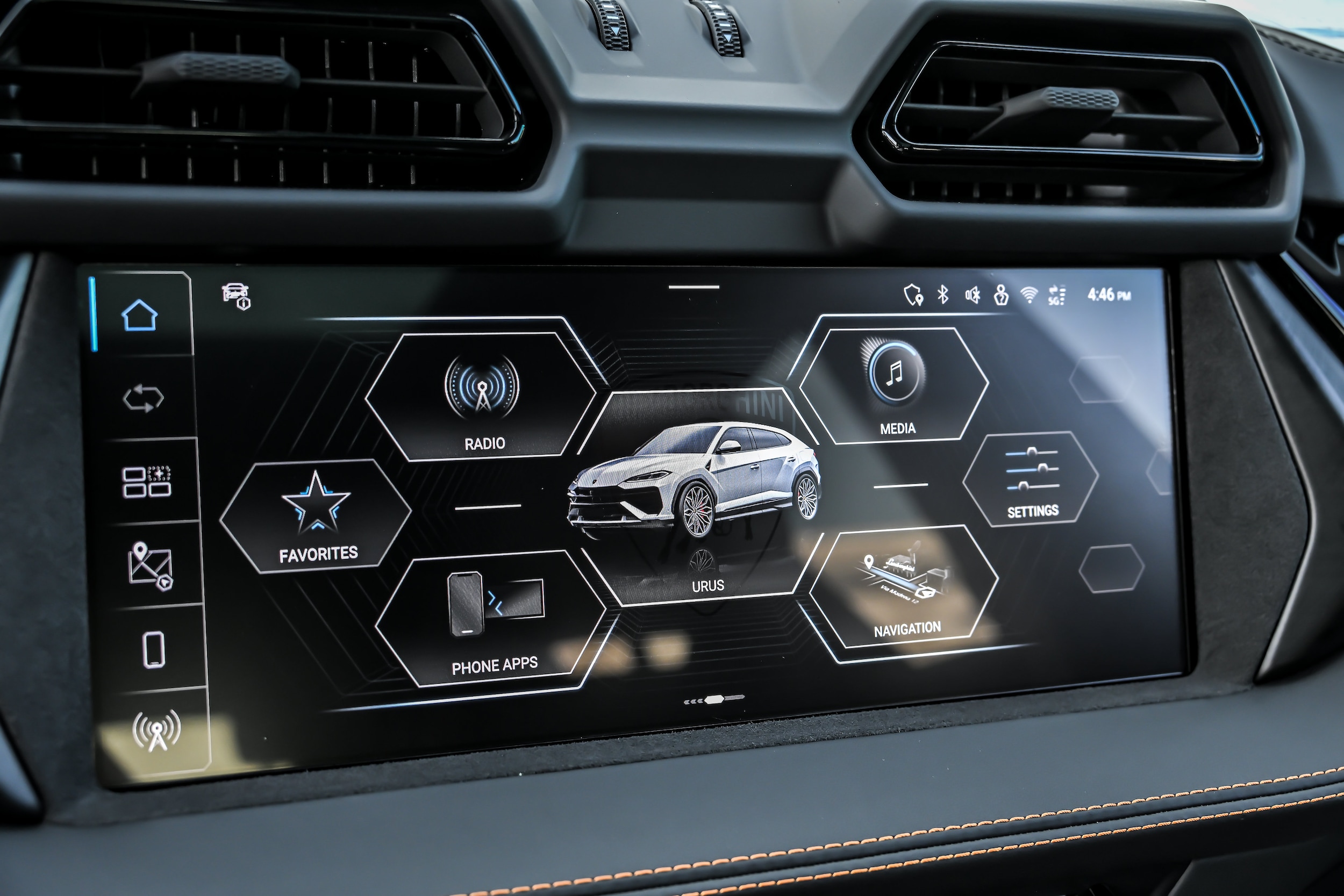 2026 Lamborghini Urus SE - Photo 37