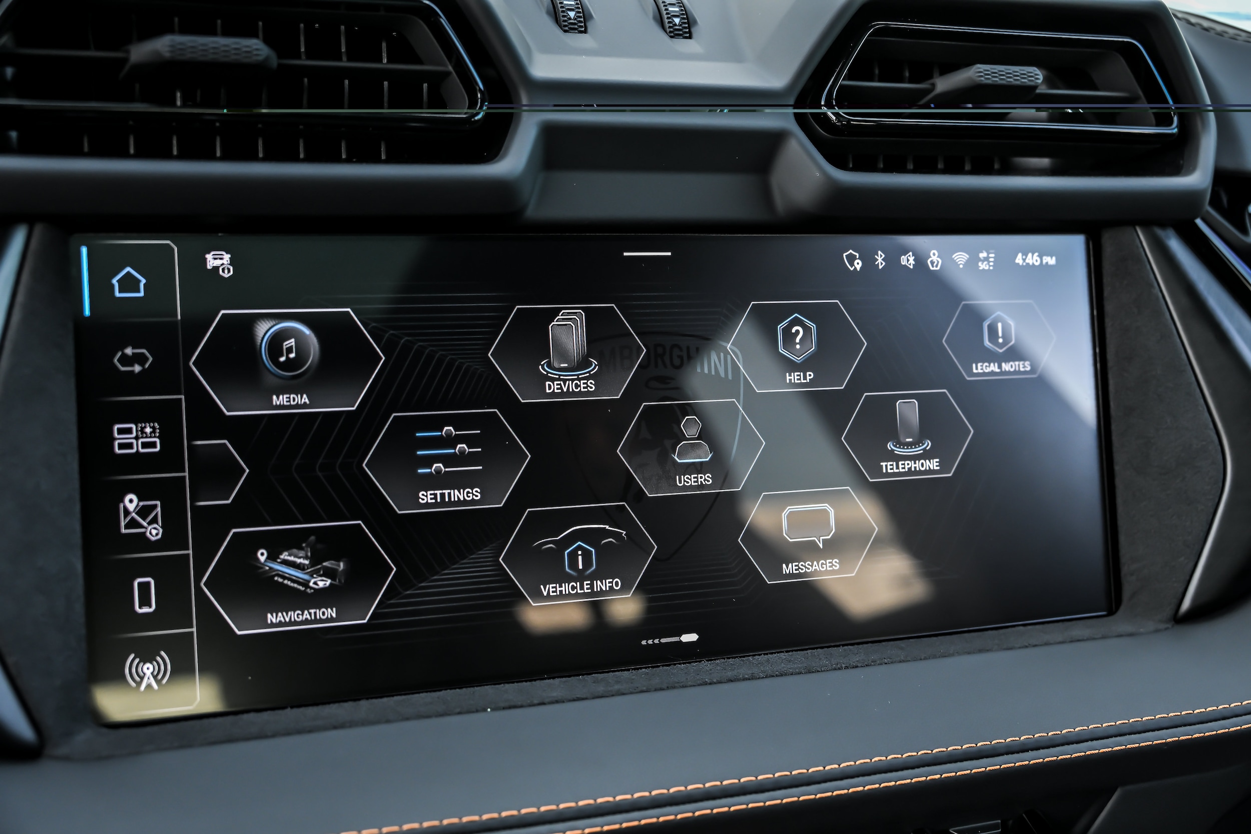 2026 Lamborghini Urus SE - Photo 38