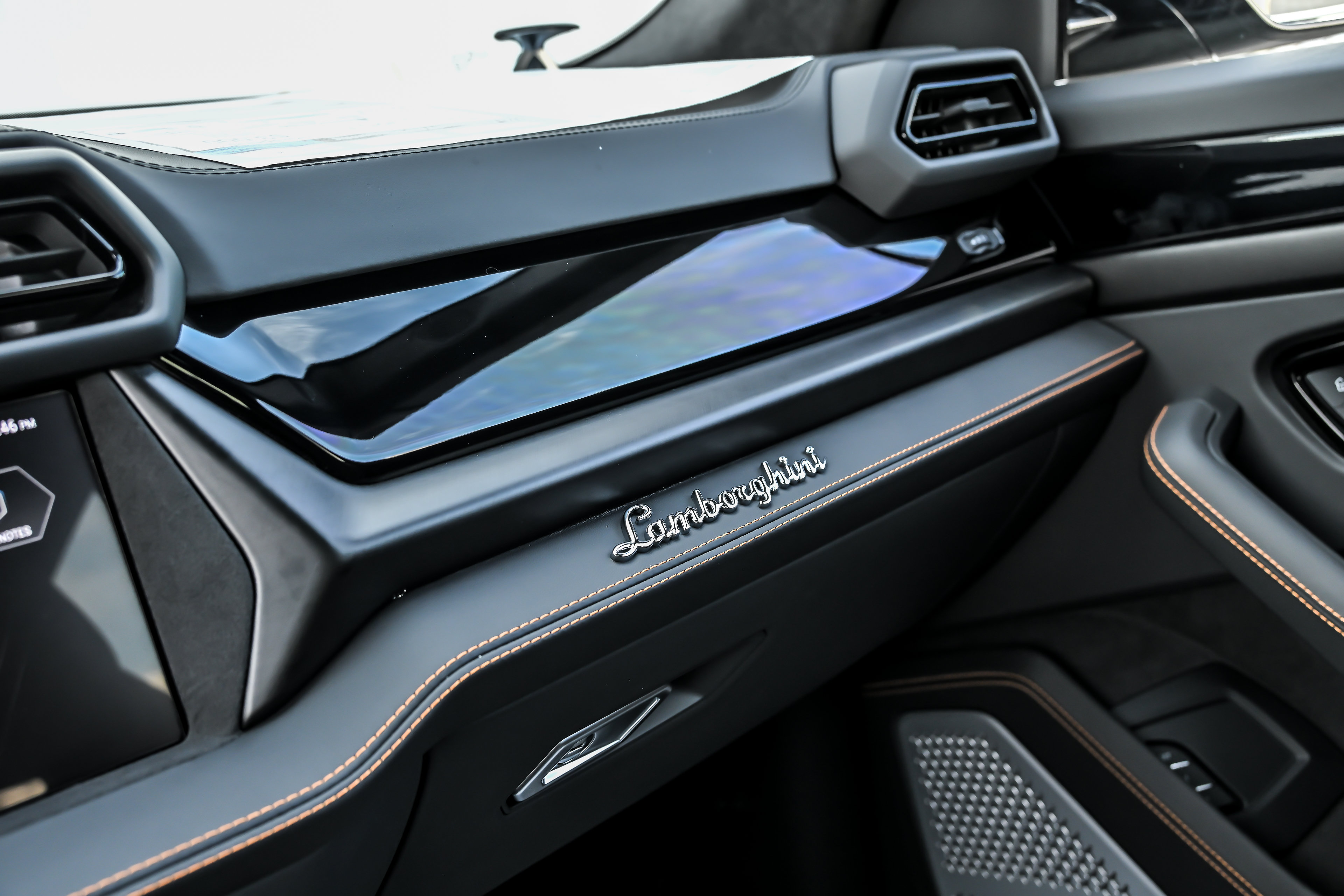2026 Lamborghini Urus SE - Photo 39