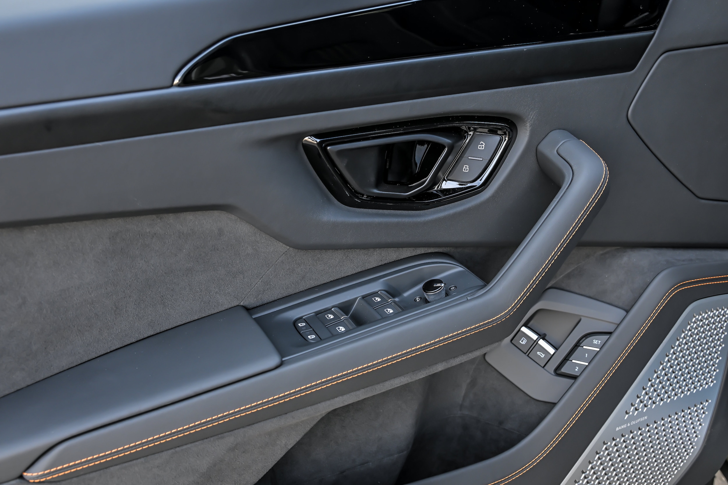 2026 Lamborghini Urus SE - Photo 16