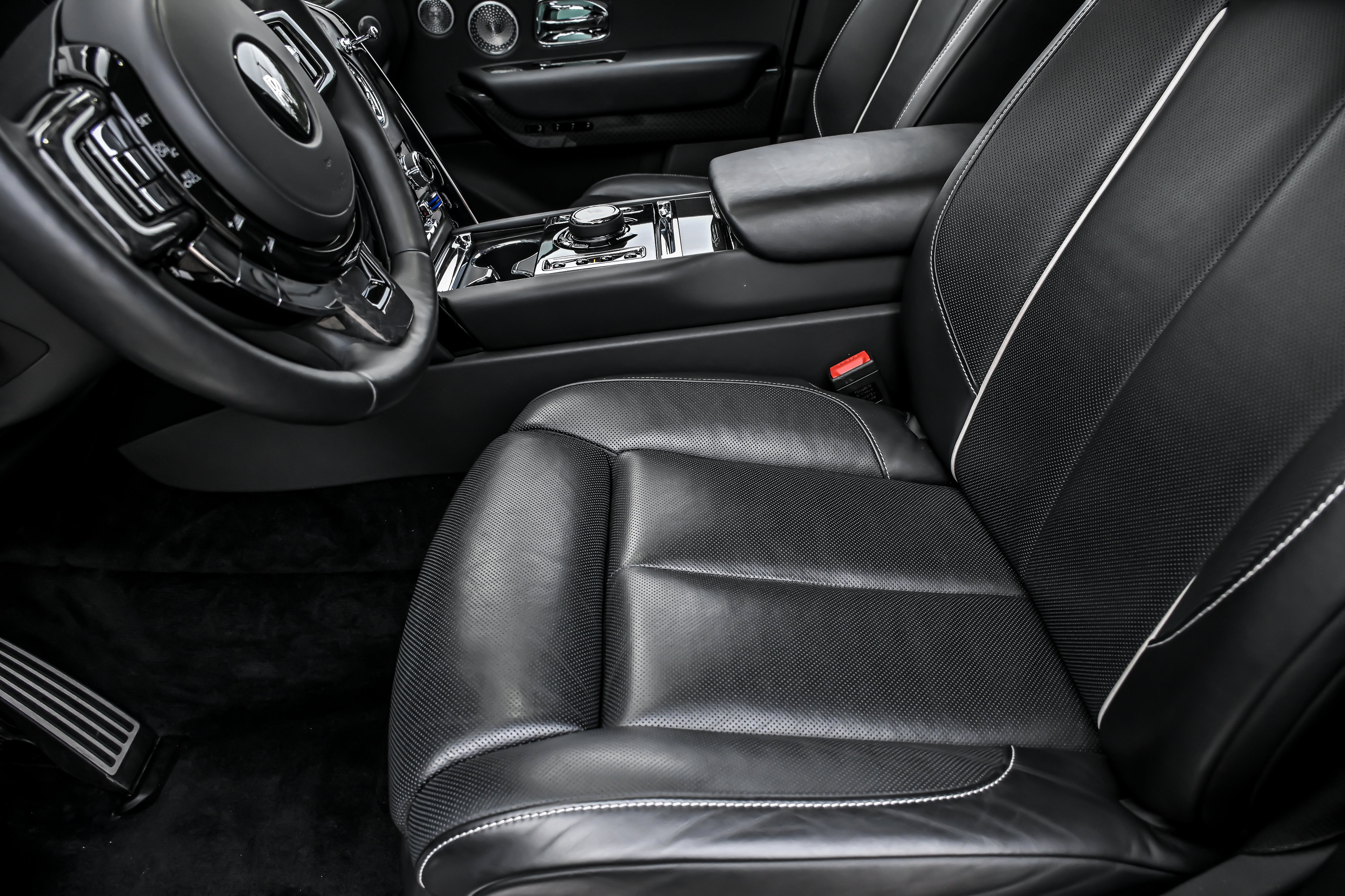 2024 Rolls-Royce Cullinan Black Badge - Photo 23