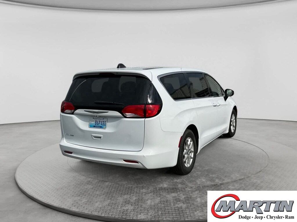 Used 2022 Chrysler Voyager LX FWD