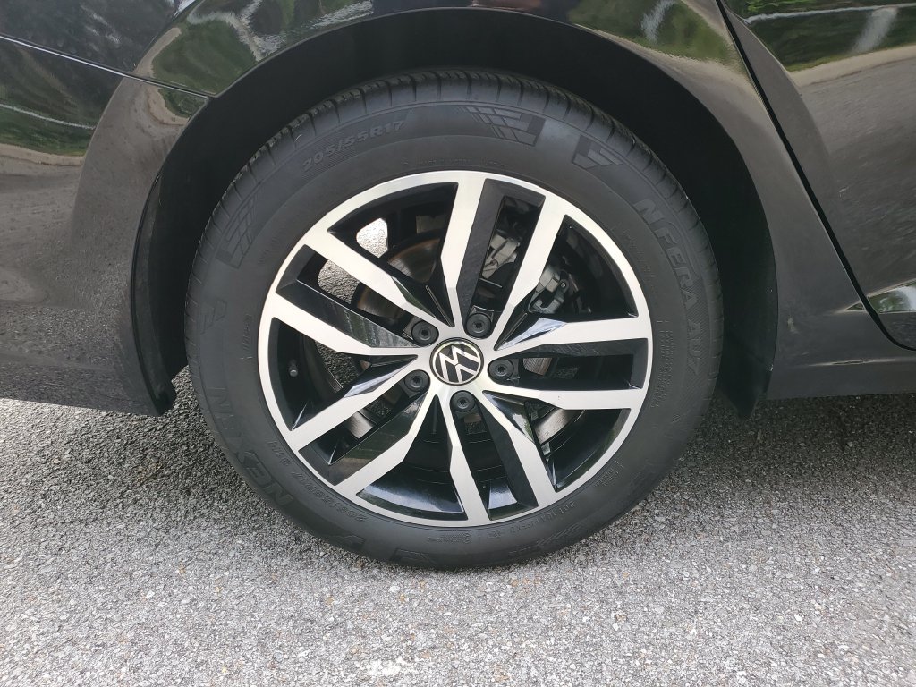 Used 2025 Volkswagen Jetta 1.5T SE Sedan