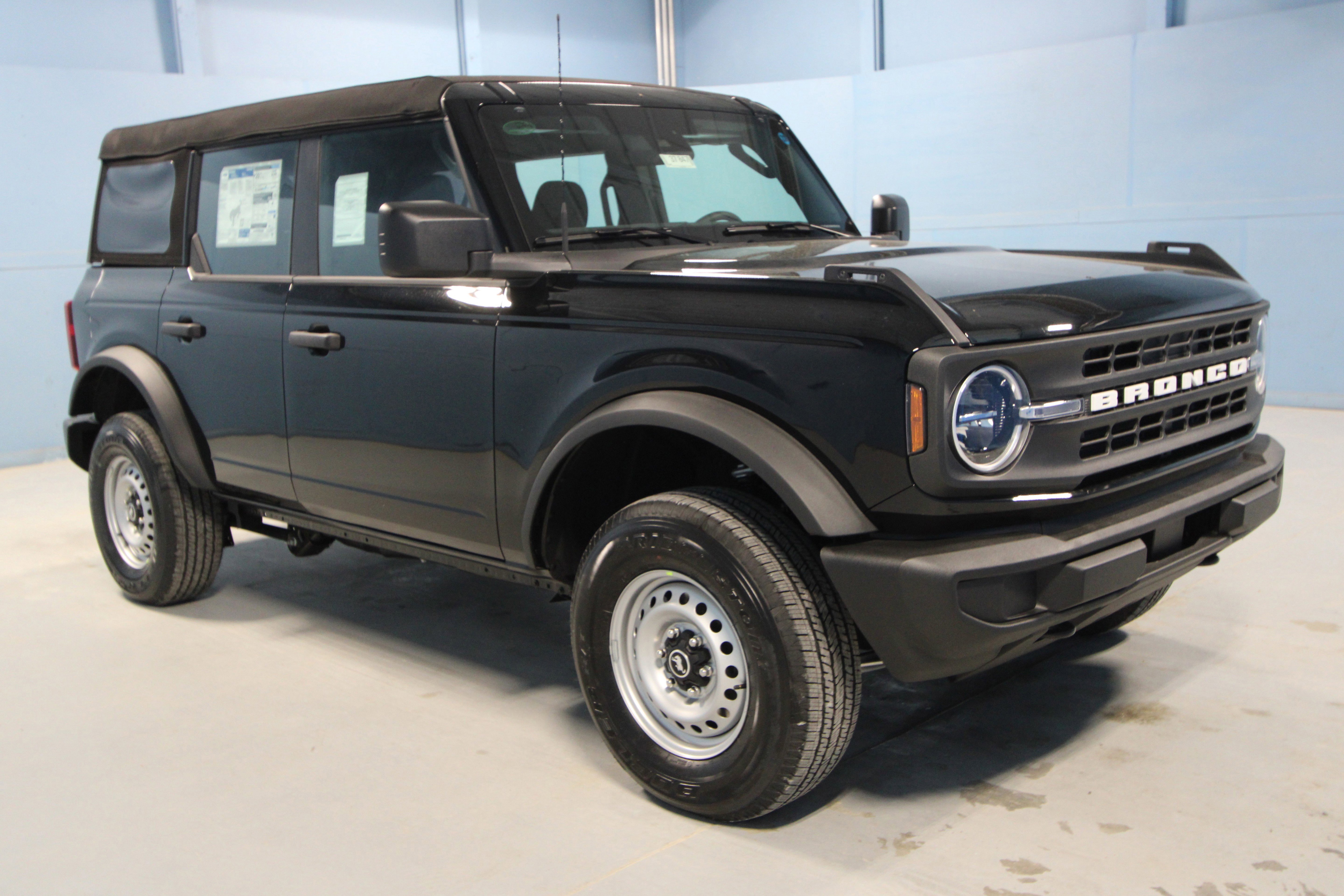 2026 Ford Bronco Base SUV