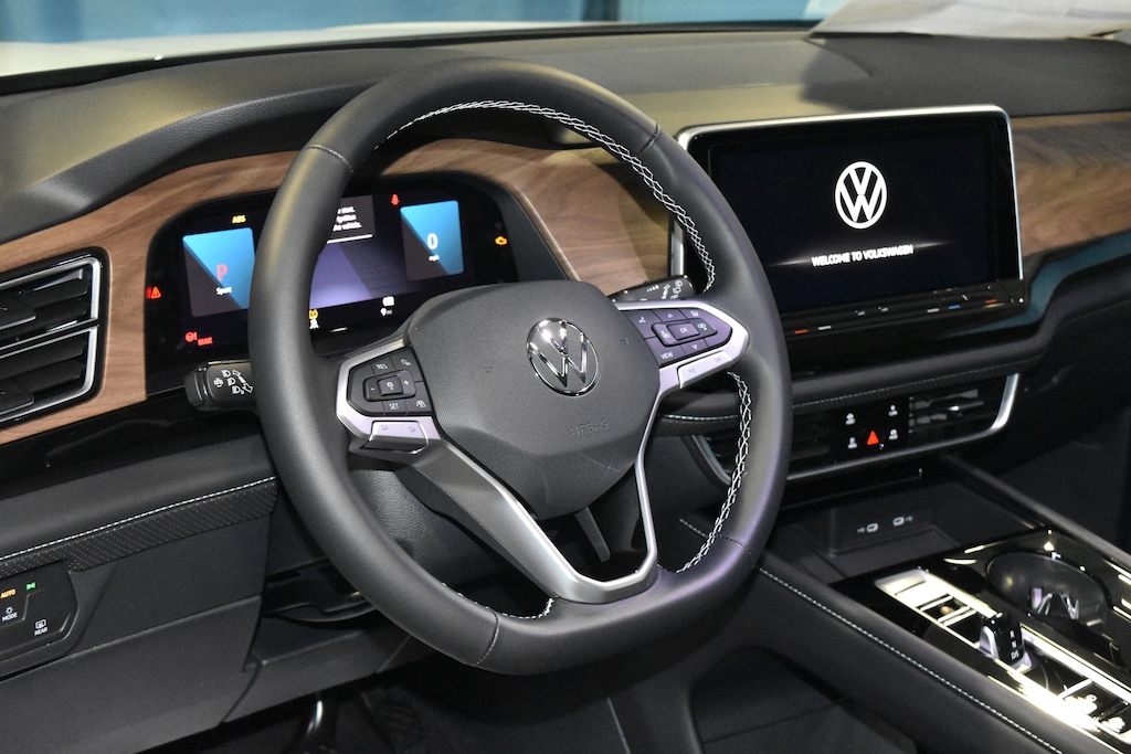 New 2026 Volkswagen Atlas SE w/Technology SUV