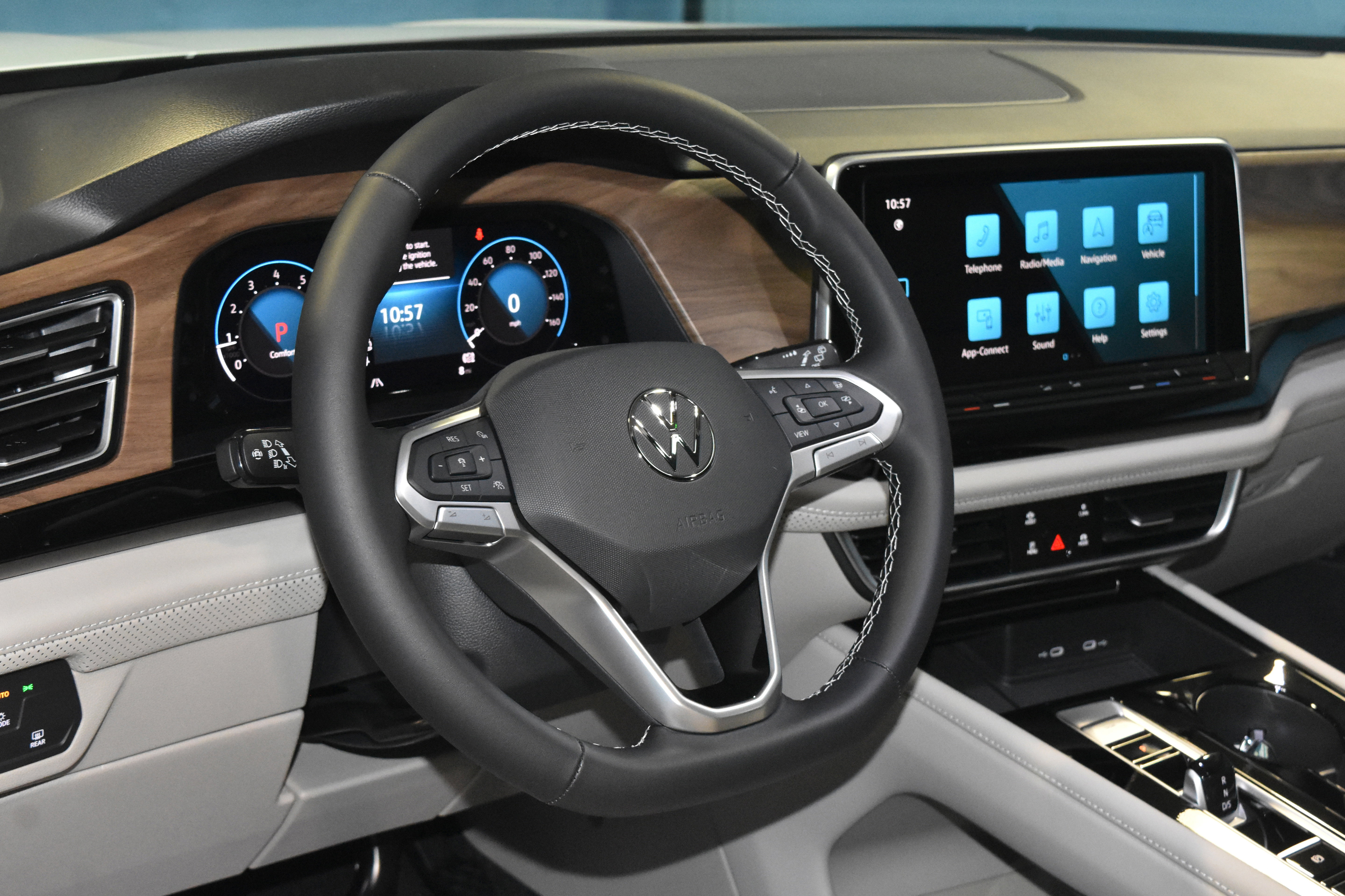New 2026 Volkswagen Atlas 2.0T SE w/Technology SUV