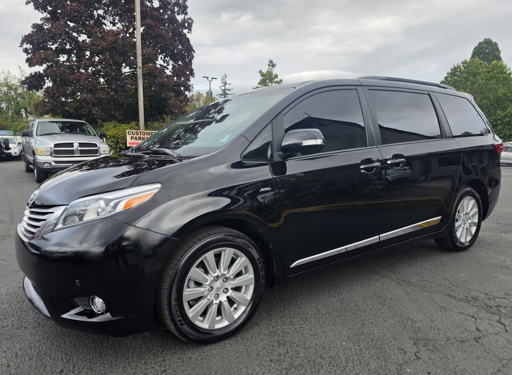 Used 2017 Toyota Sienna AWD Limited Premium Minivan 4d Minivan