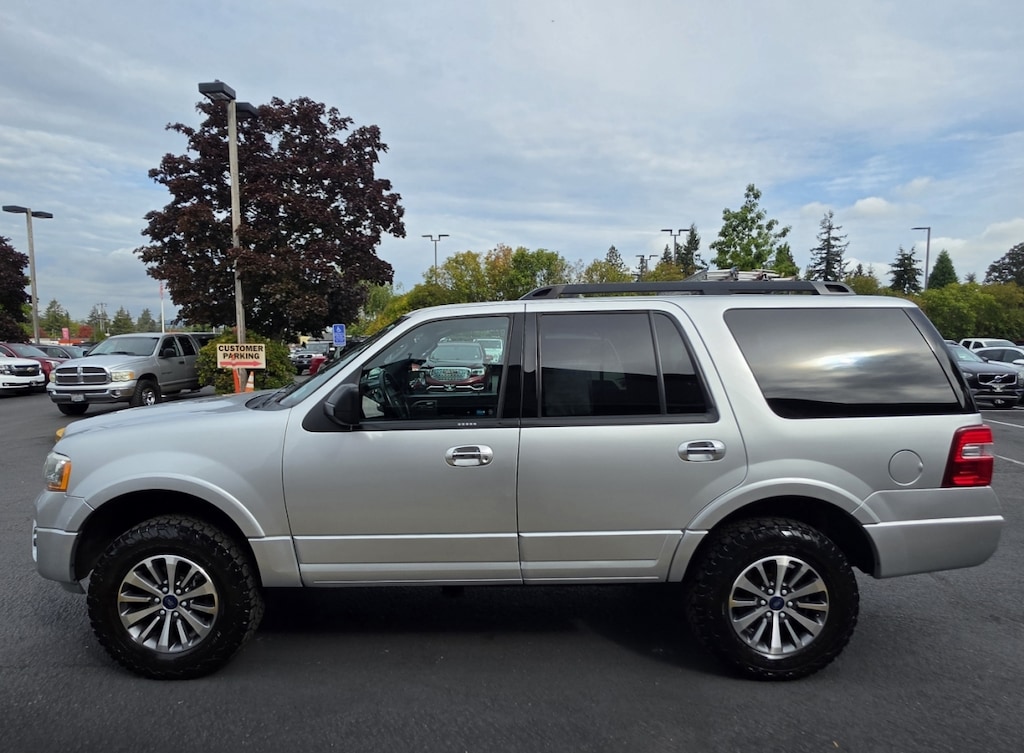 Used 2017 Ford Expedition Xlt Sport Utility 4d 4wd SUV