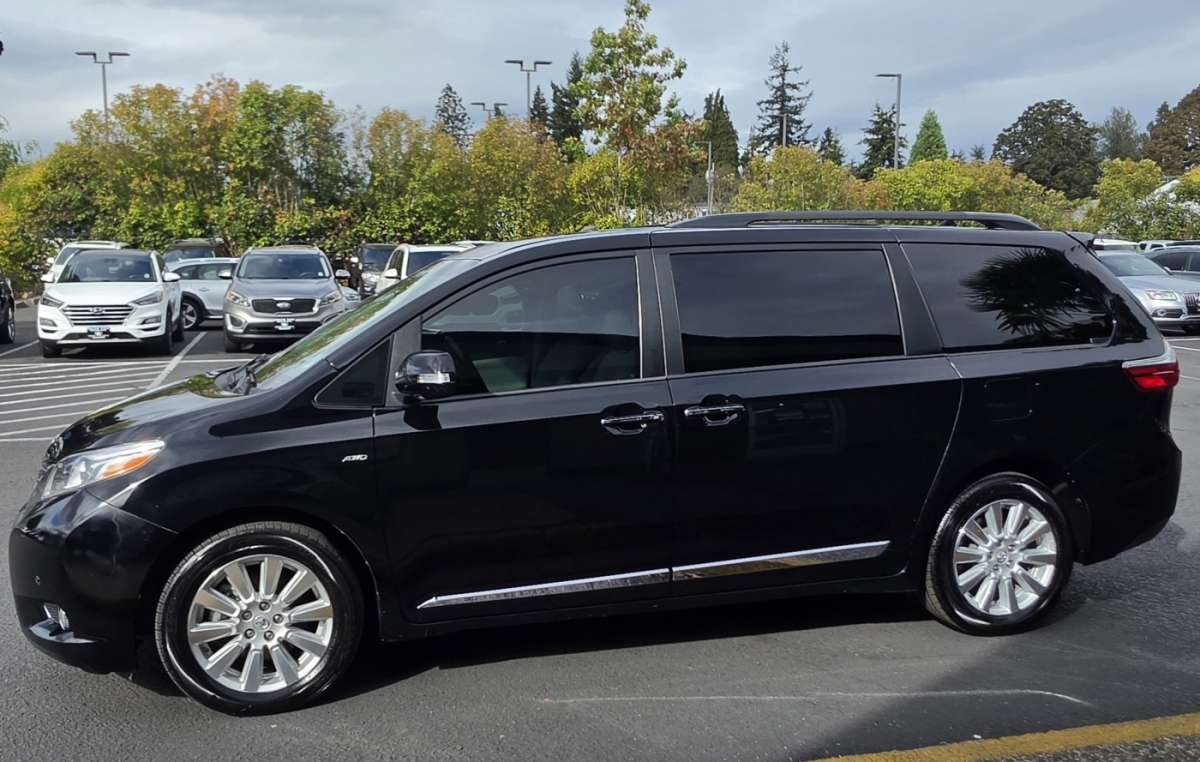 Used 2017 Toyota Sienna AWD Limited Premium Minivan 4d Minivan