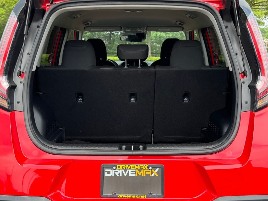 2024 Kia Soul LX - Photo 18