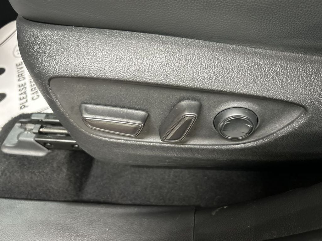 2022 Toyota Highlander XLE - Photo 10