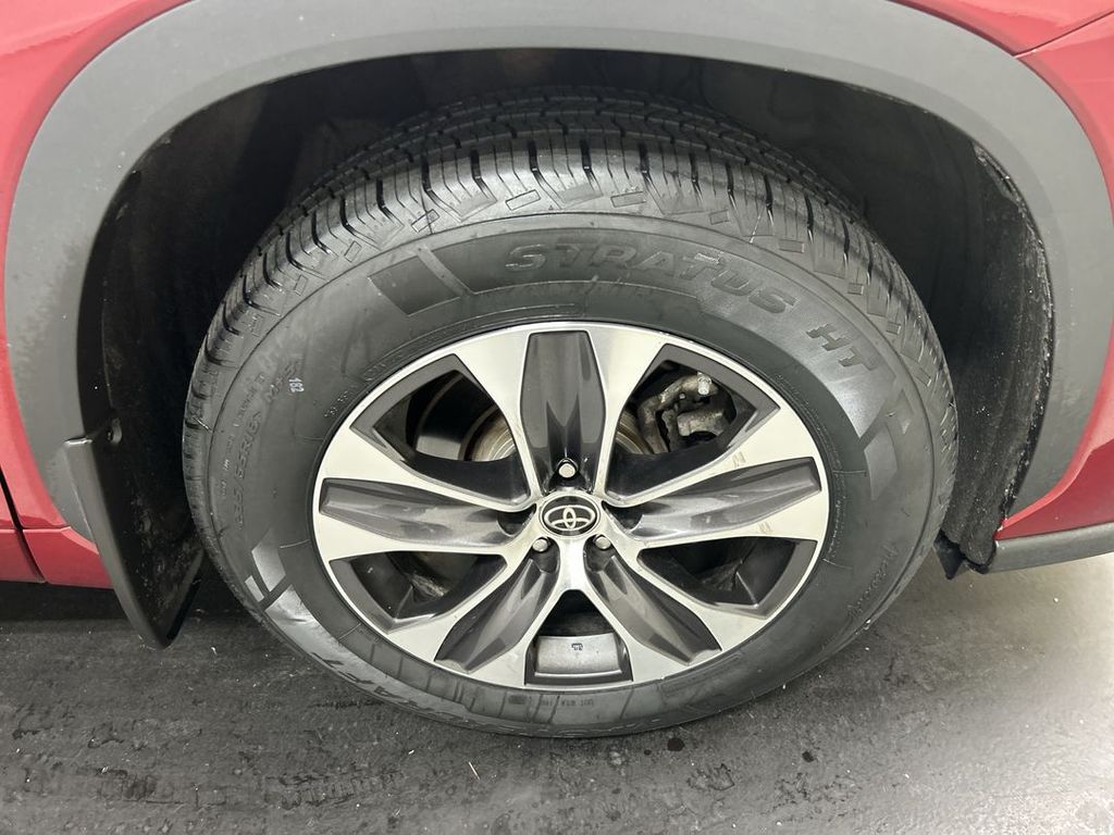 2022 Toyota Highlander XLE - Photo 8
