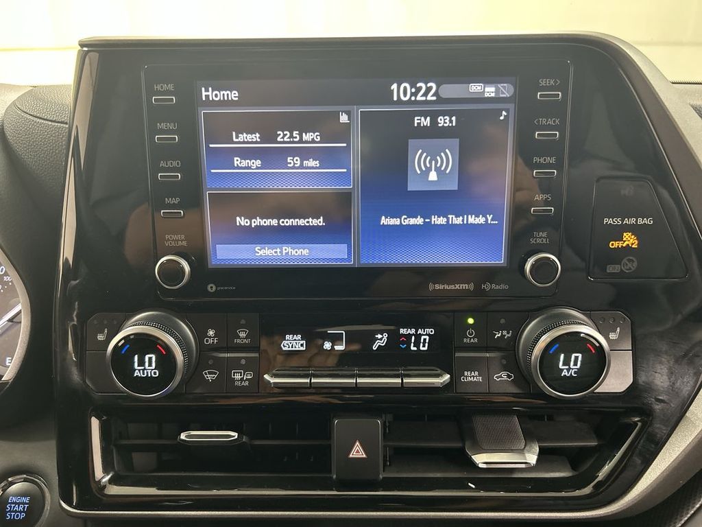 2022 Toyota Highlander XLE - Photo 14