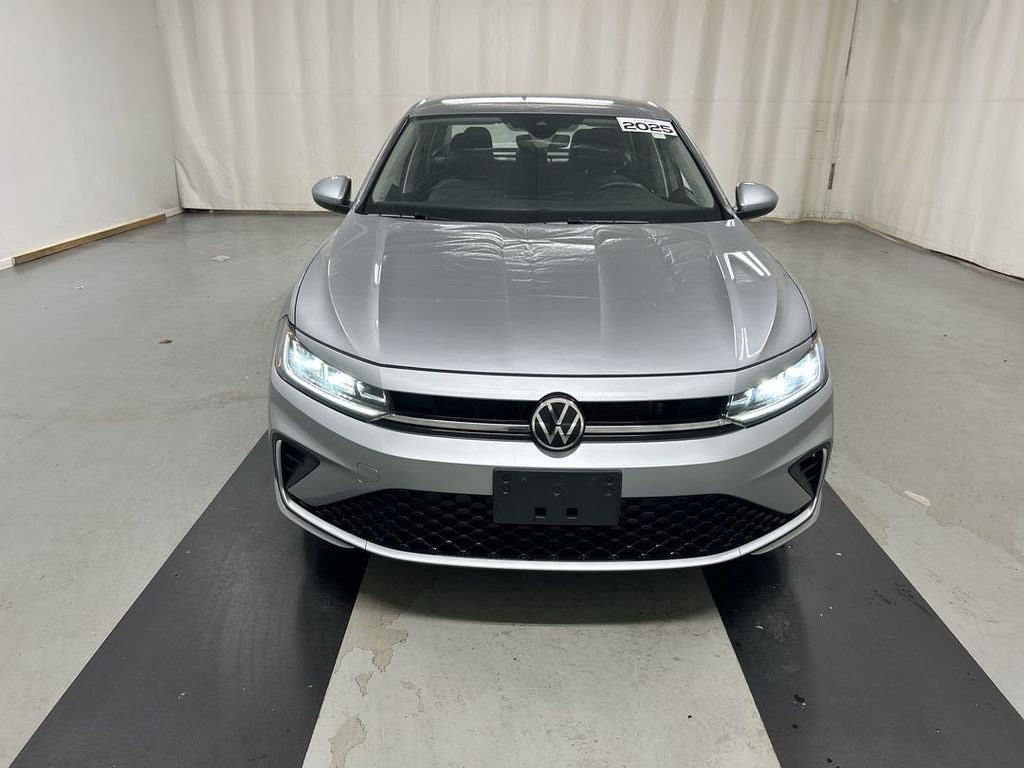 Certified 2025 Volkswagen Jetta 1.5T SE Sedan