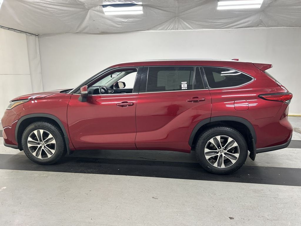 2022 Toyota Highlander XLE - Photo 6