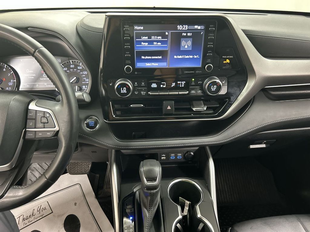 2022 Toyota Highlander XLE - Photo 18