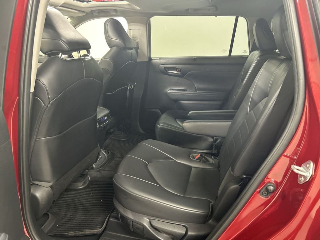 2022 Toyota Highlander XLE - Photo 20