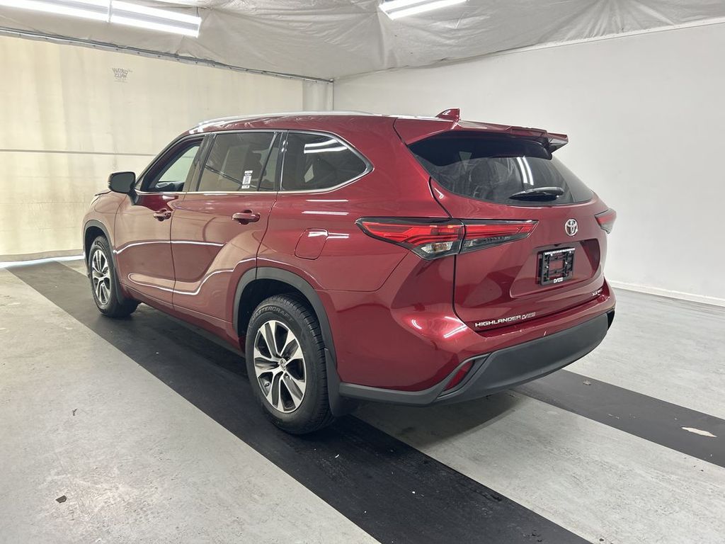 2022 Toyota Highlander XLE - Photo 7
