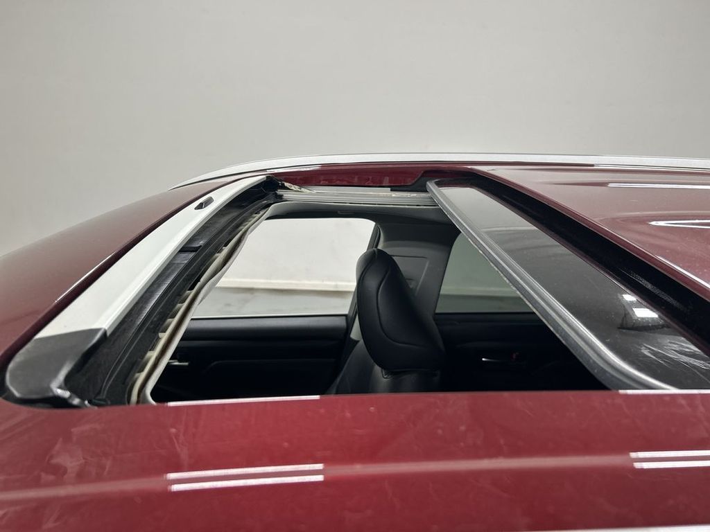 2022 Toyota Highlander XLE - Photo 19