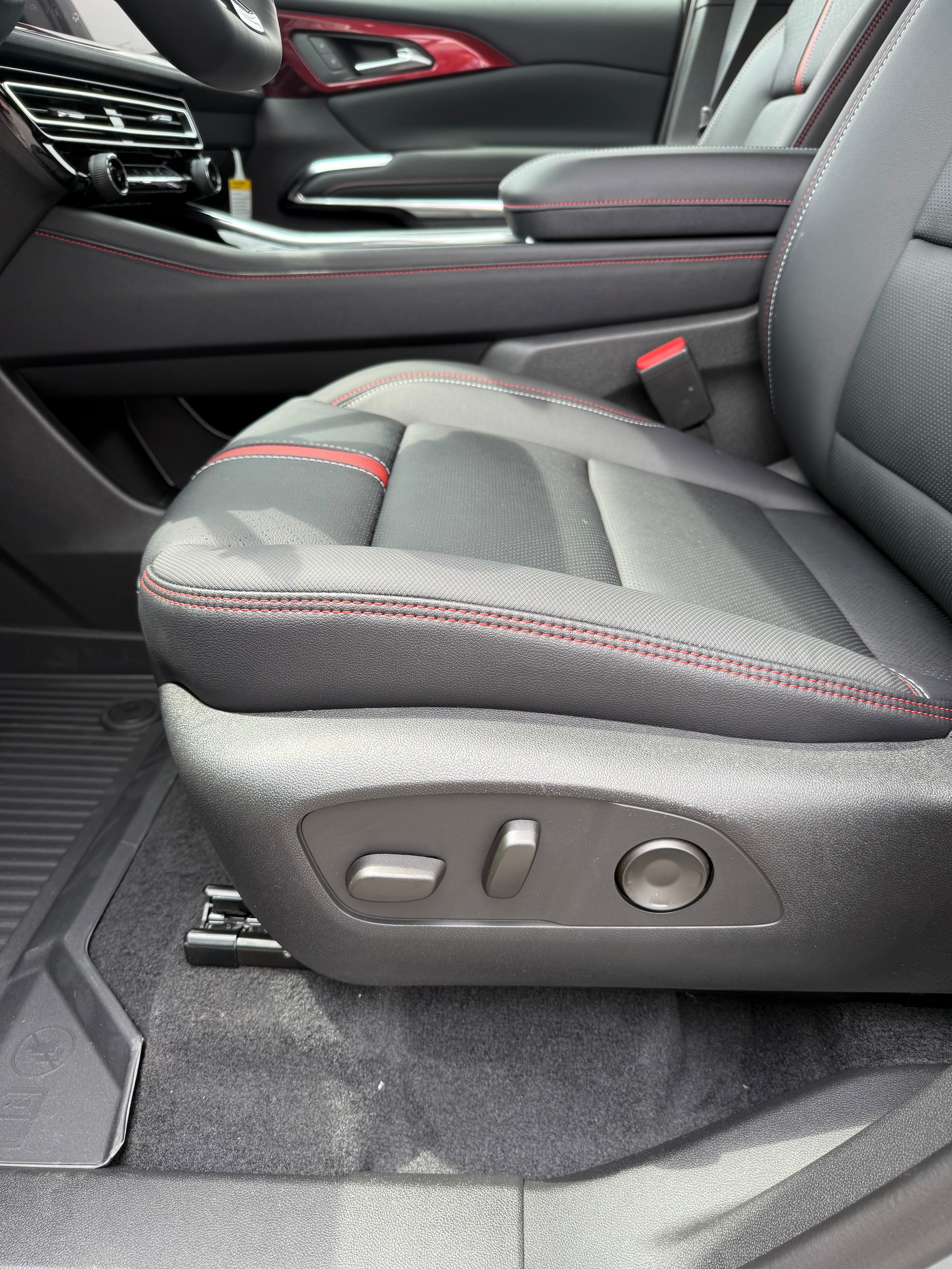 2026 Chevrolet Traverse RS - Photo 11