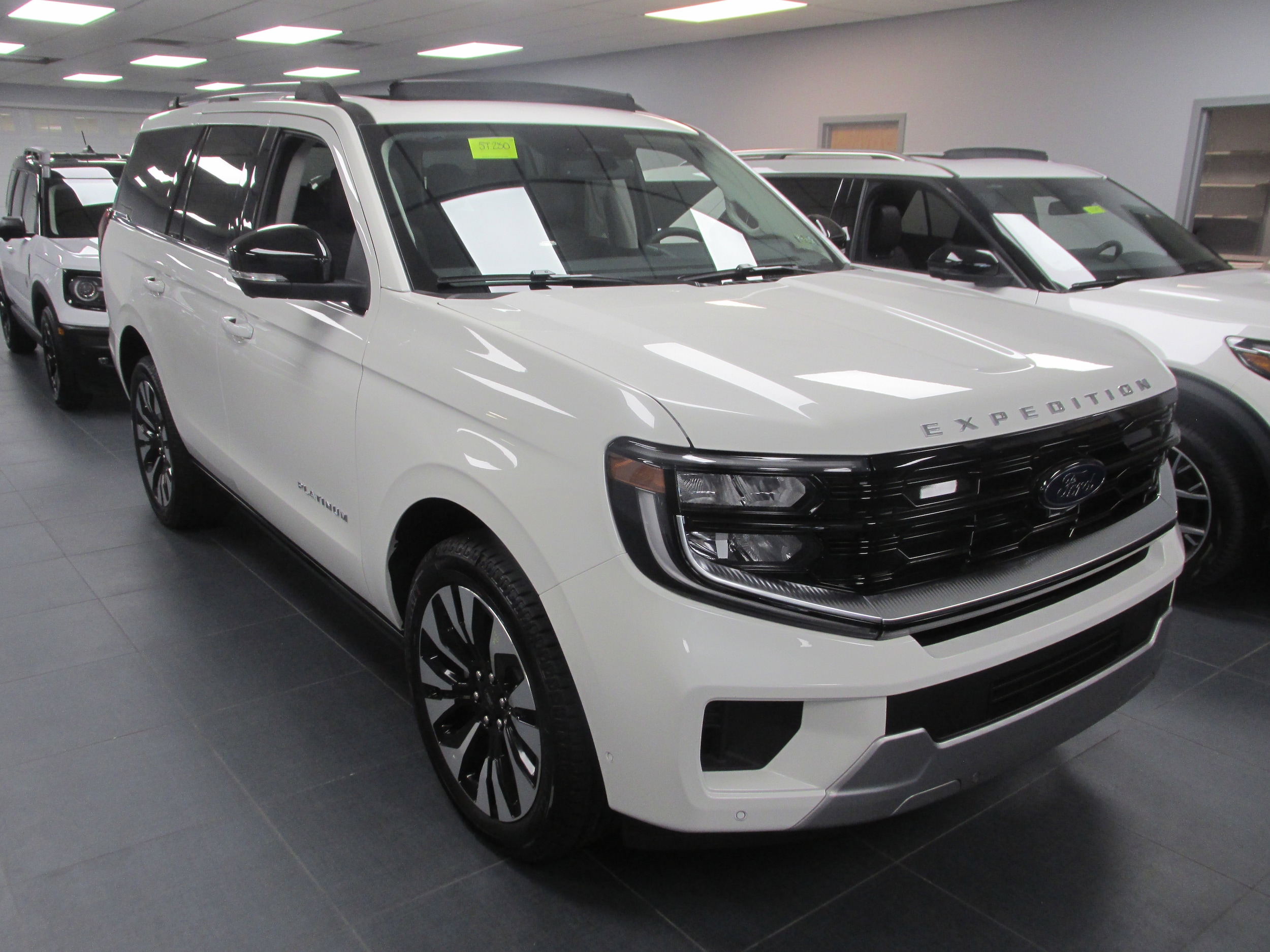 2025 Ford Expedition Platinum - Photo 2