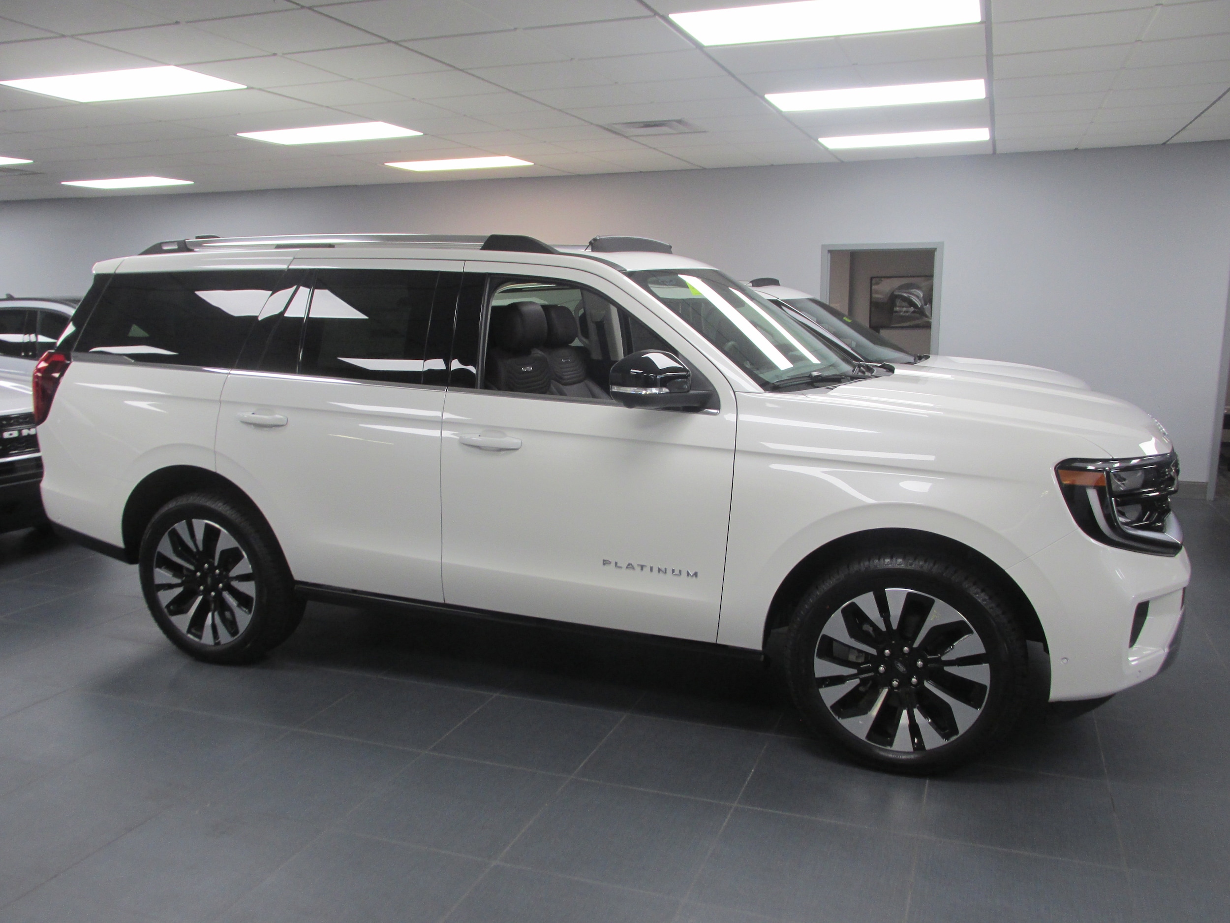 2025 Ford Expedition Platinum - Photo 3