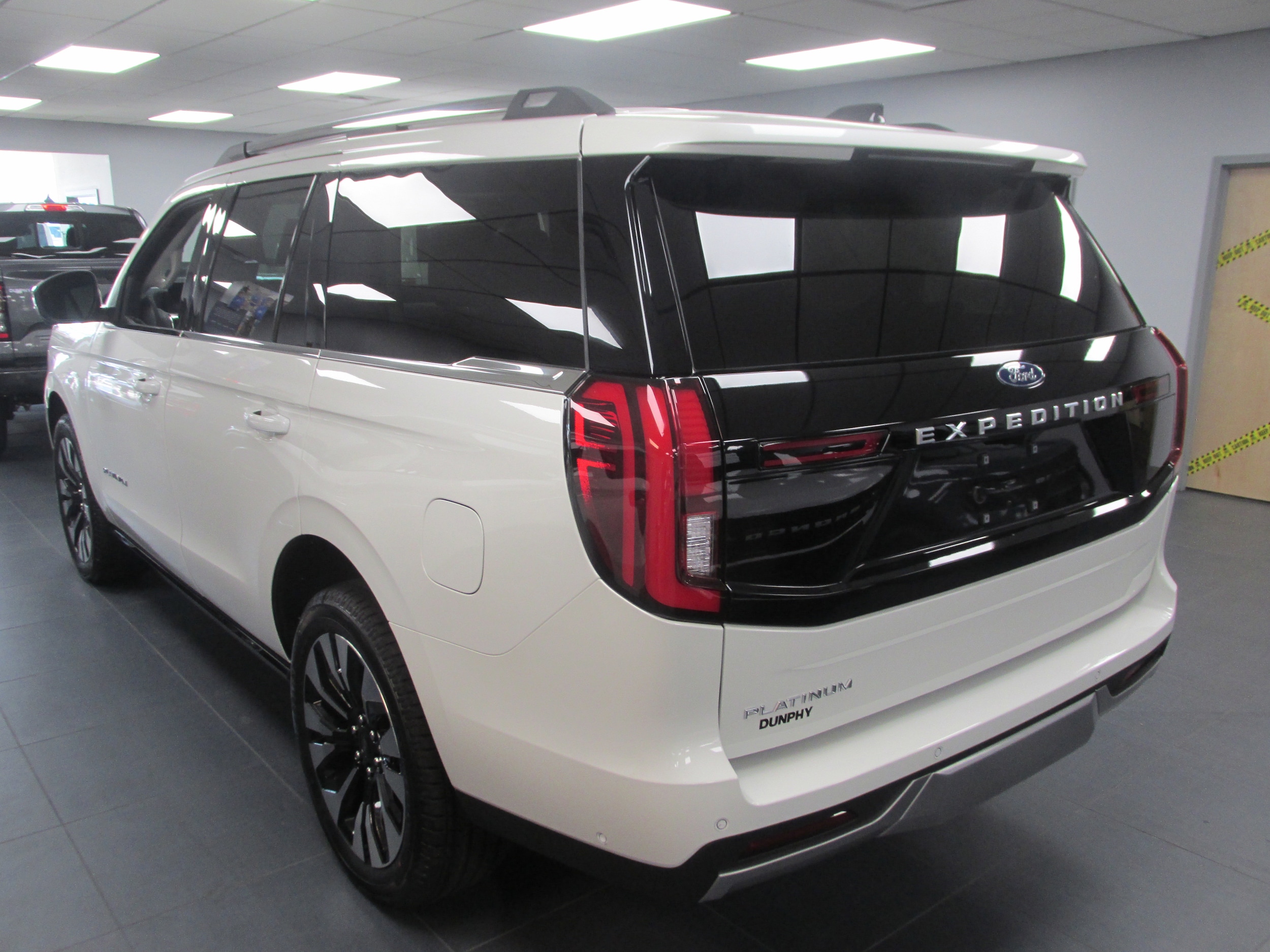 2025 Ford Expedition Platinum - Photo 6