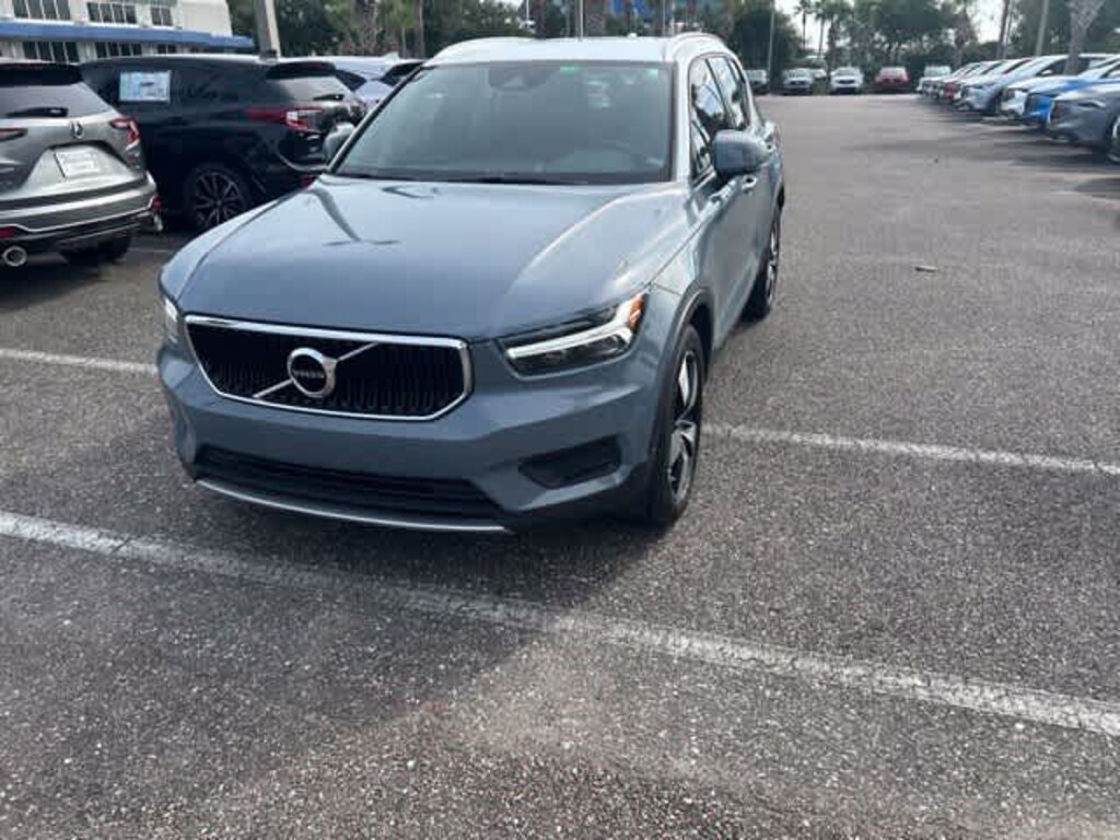 Used 2020 Volvo XC40 Momentum SUV